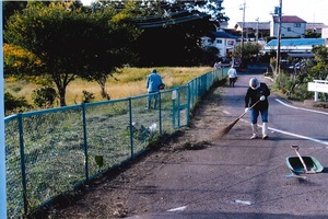 写真:山田川クリーン作戦活動の様子