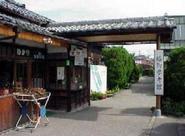 写真：織物参考館の入り口