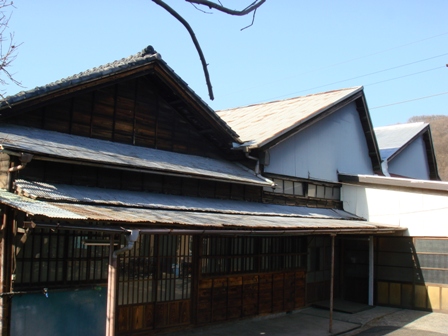 写真:山治織物工場の外観
