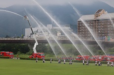 写真：放水訓練の様子