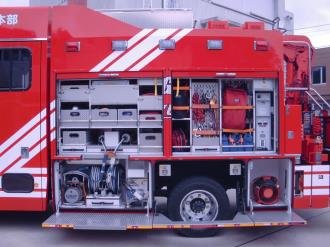 写真:救助工作車の左側面の装備品の様子