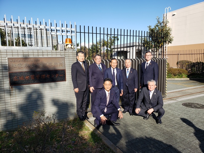 写真:視察委員集合写真1