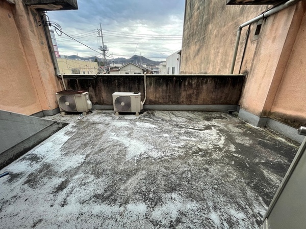 写真:入口から見たテラス