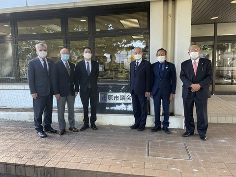 写真:視察委員集合写真2