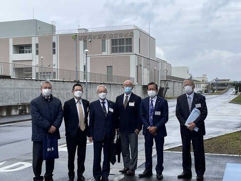 写真:視察委員集合写真2