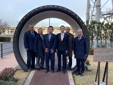 写真:視察委員集合写真1