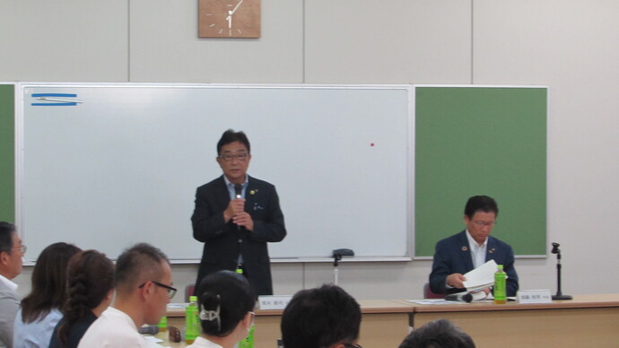 写真：会議の様子