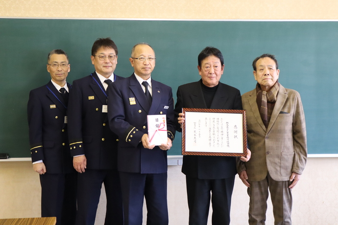 写真:寄贈式の様子