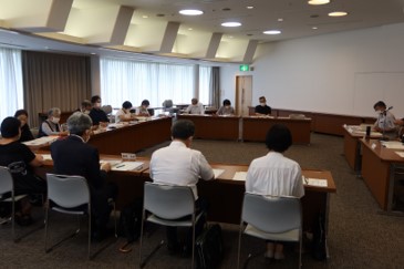 写真：社会教育委員会議の様子
