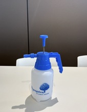 蓄圧式噴霧器ハンドスプレー（容量1リットル）の写真